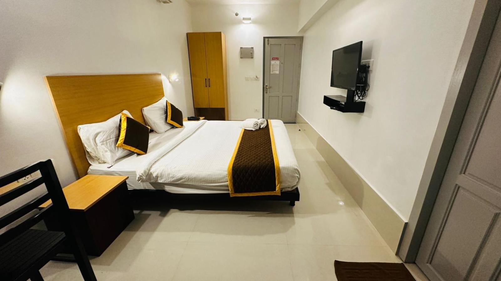 Hotel B R Regency Thiruvananthapuram Екстер'єр фото