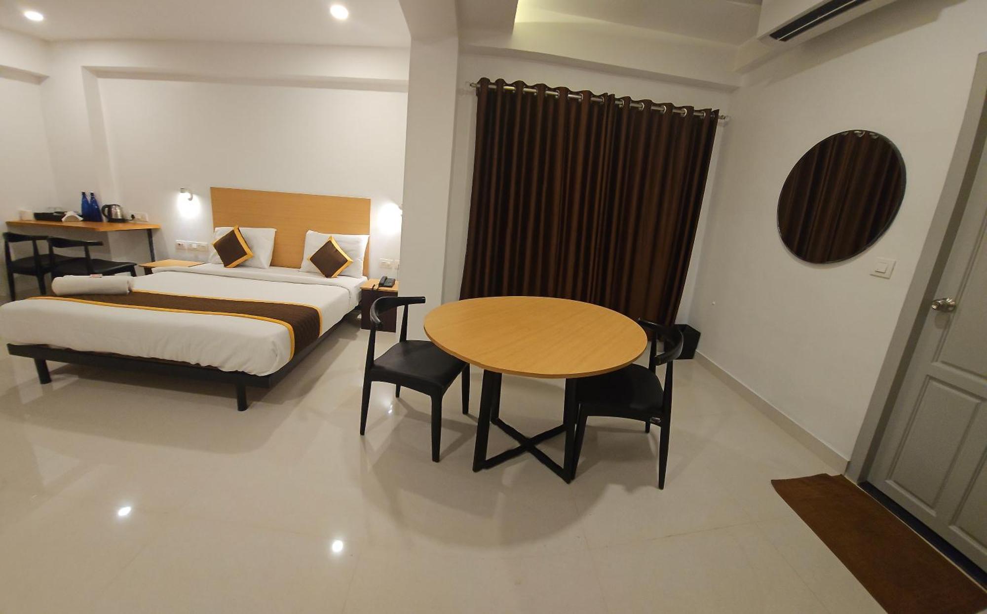 Hotel B R Regency Thiruvananthapuram Екстер'єр фото